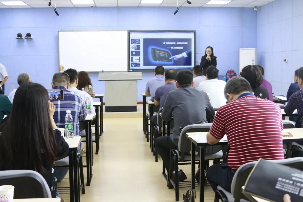 成都市技工院校教学交流座谈会在我校顺利召开