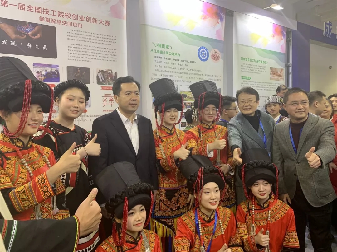 我校学生获第一届全国技工院校学生创业创新大赛全国二等奖！