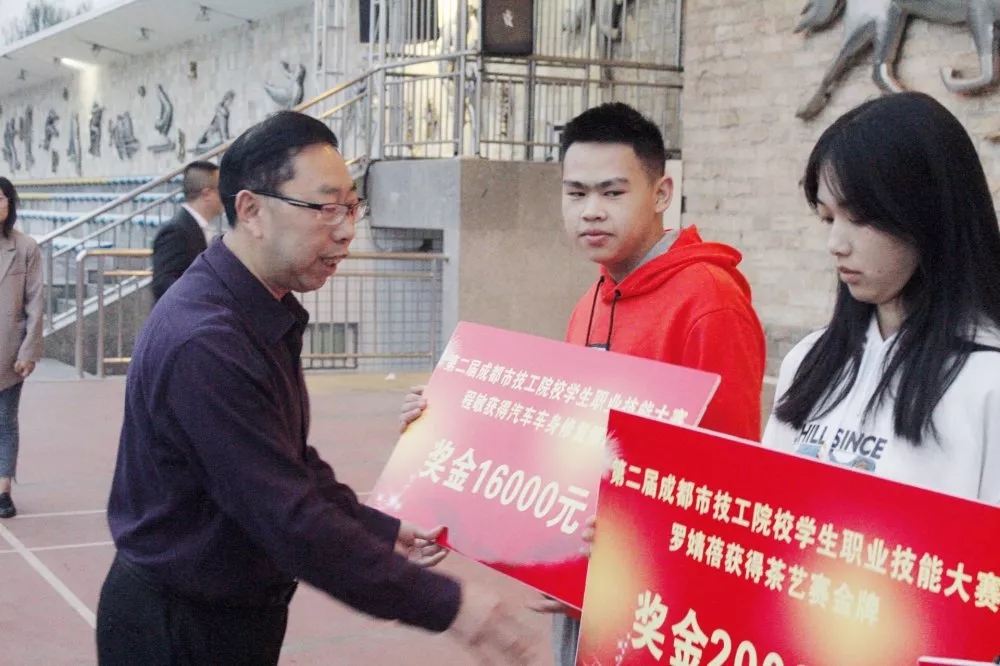 与朝阳同行，今日升旗！