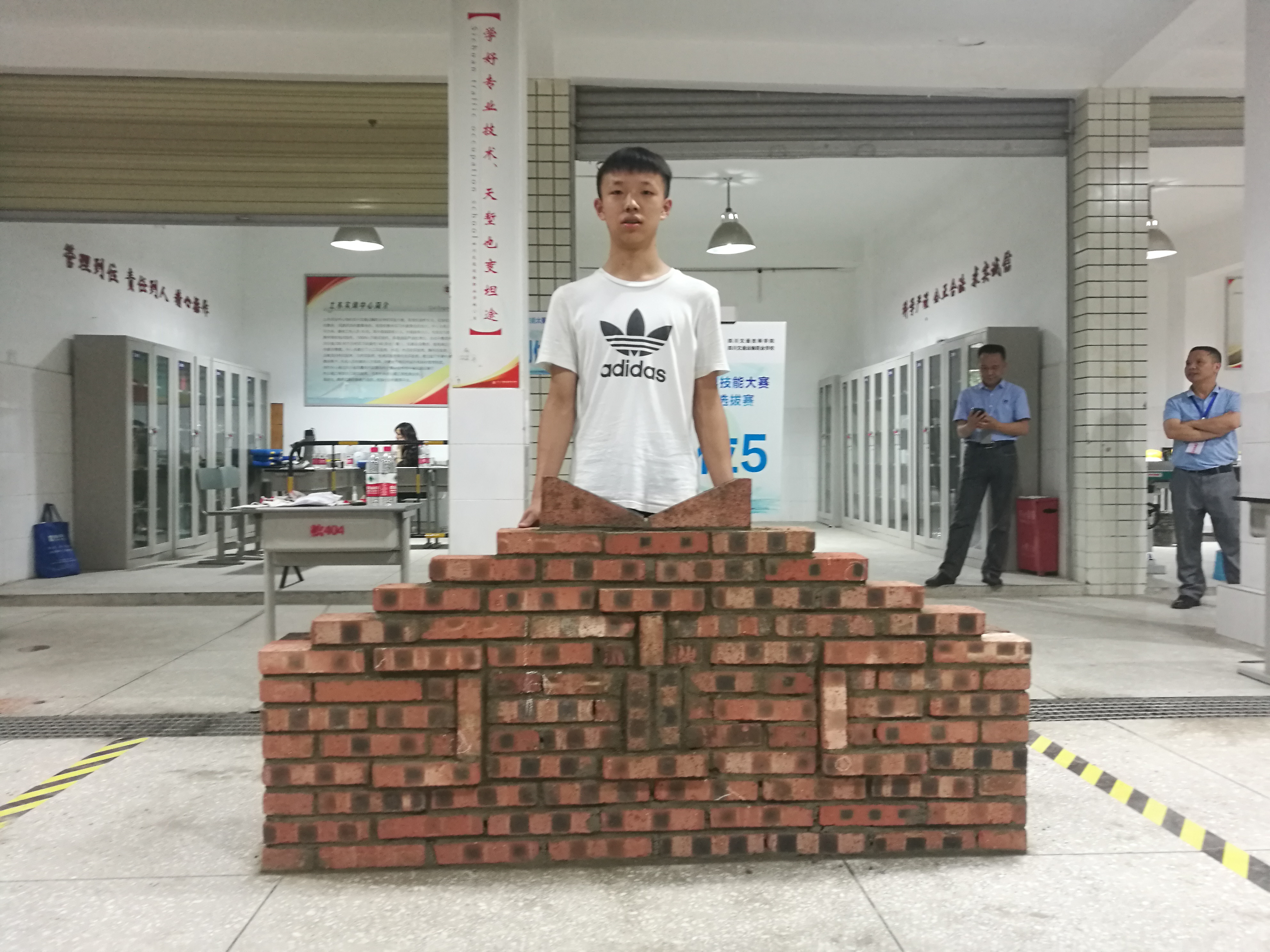 我院学生参加成都市砌筑技能大赛获奖
