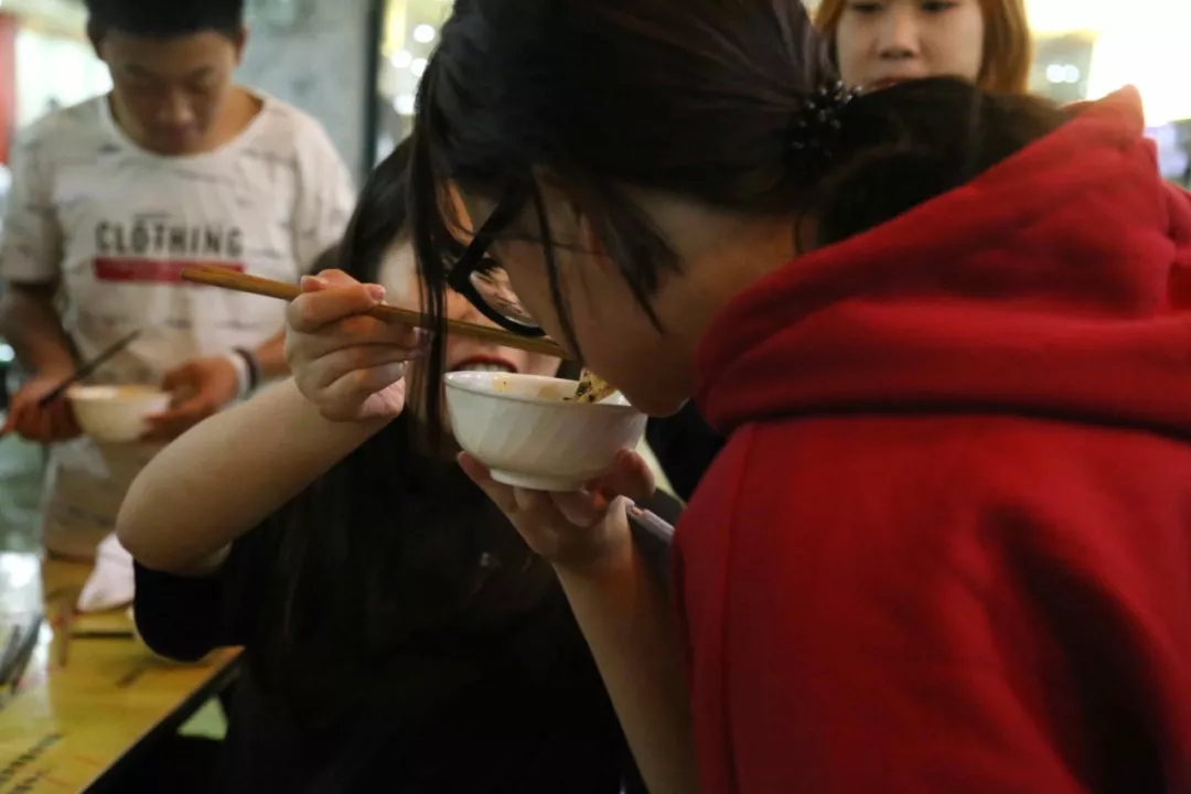 情暖中秋，我们在技师包饺子！