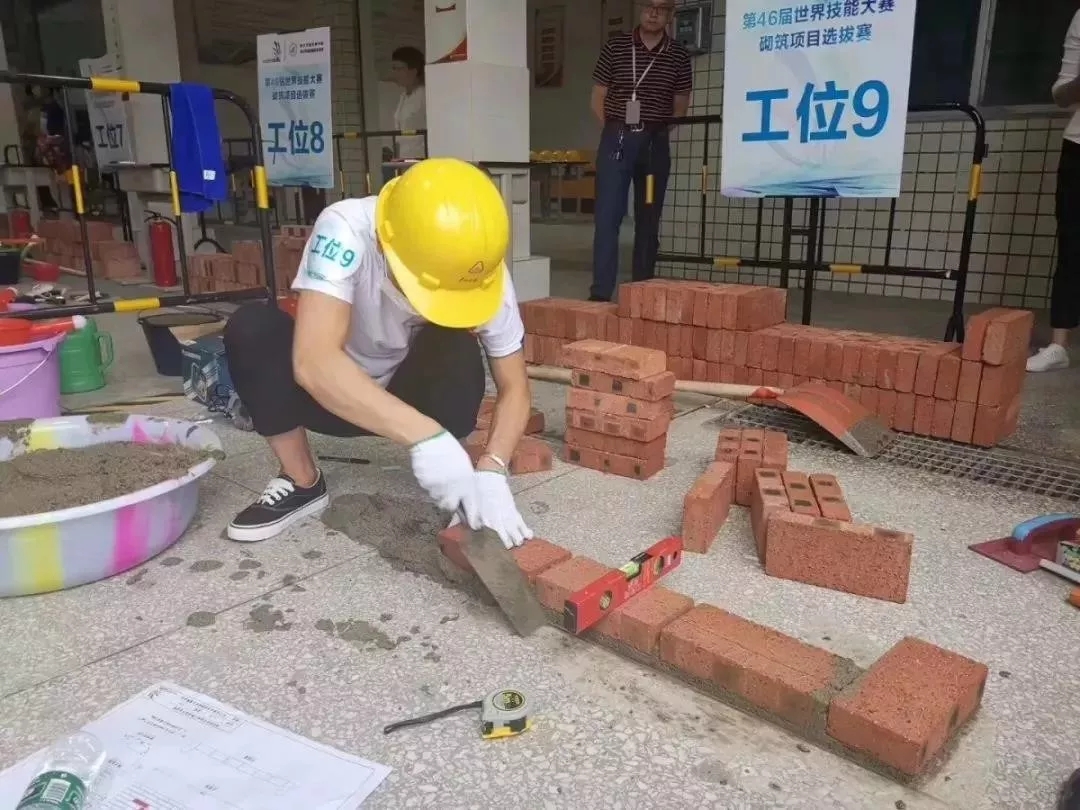 我院学子在第46届世界技能大赛成都市砌筑项目选拔赛中斩获佳绩！