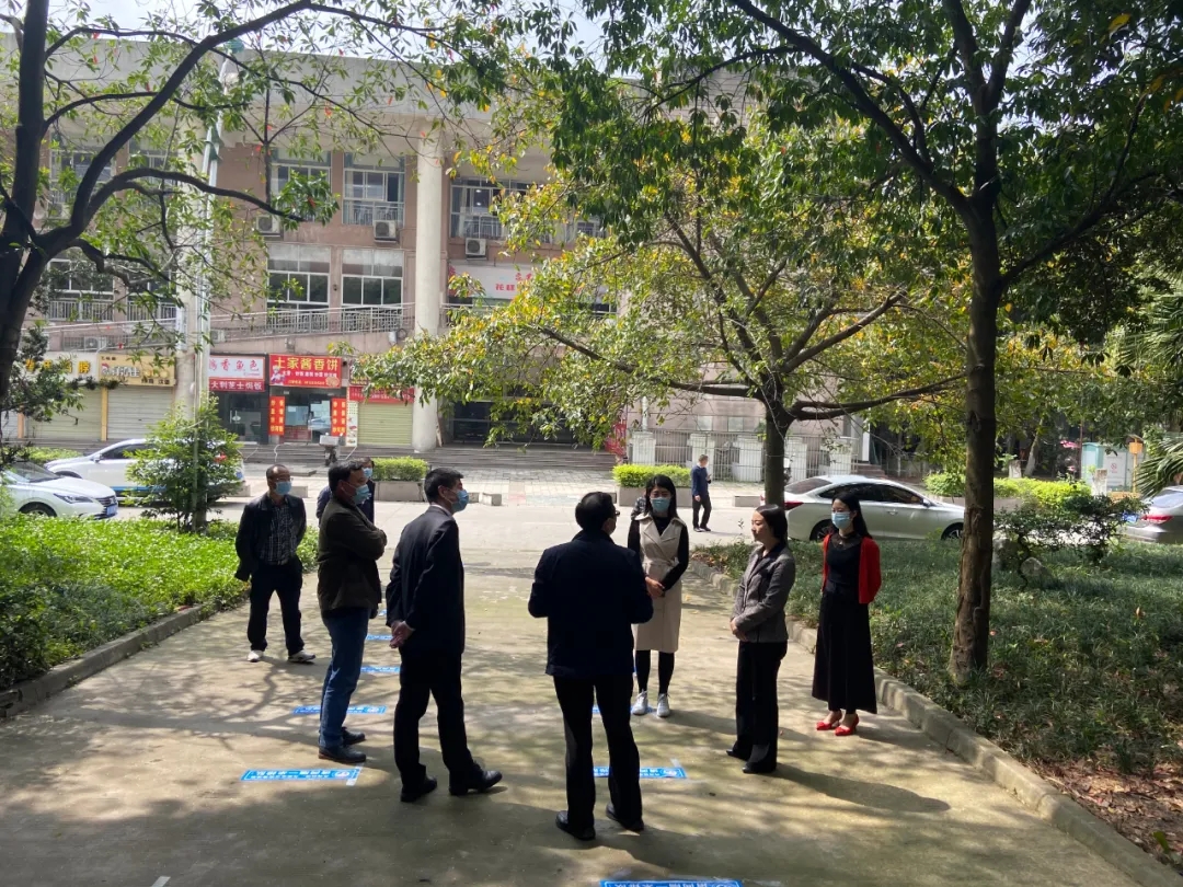 成都市人社局、龙泉驿区人社局领导来我校检查返校复学准备工作