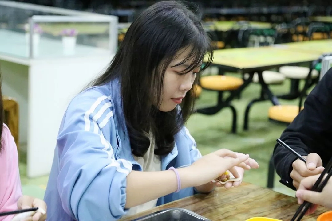 情暖中秋，我们在技师包饺子！