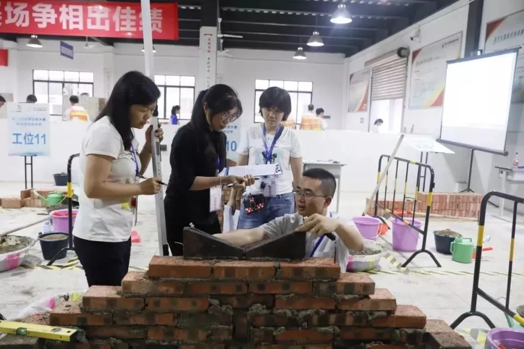 我院学子在第46届世界技能大赛成都市砌筑项目选拔赛中斩获佳绩！