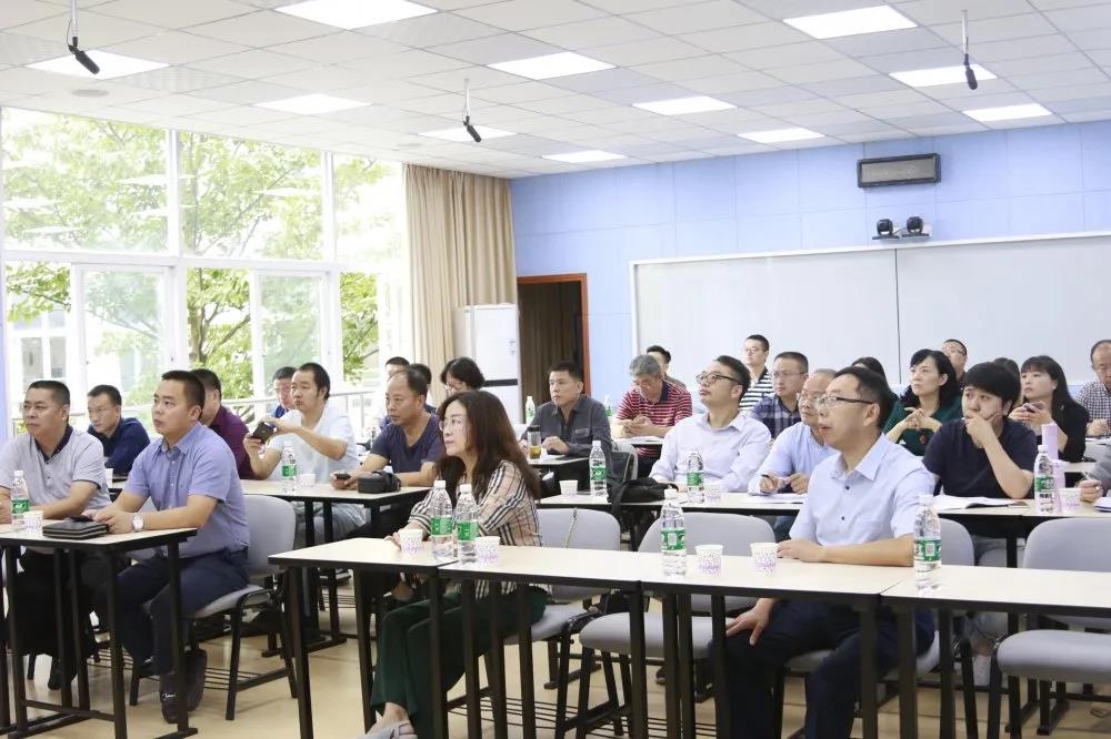 成都市技工院校教学交流座谈会在我校顺利召开