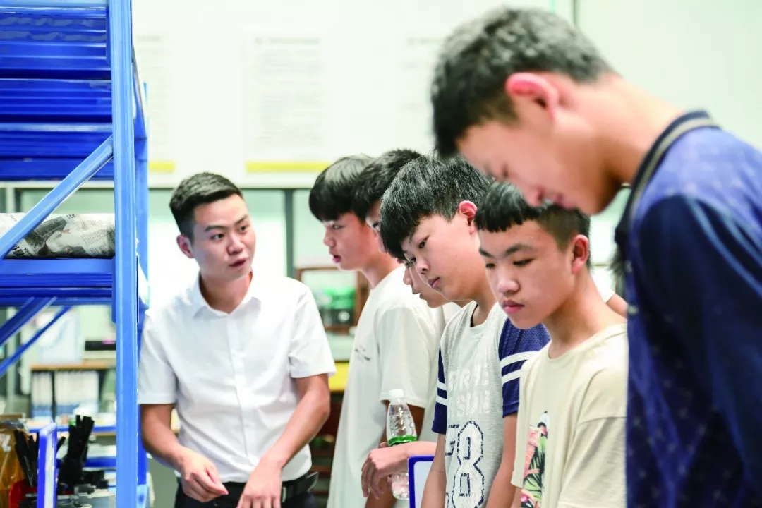四川空分集团技工学校来我院交流访问