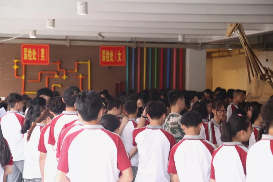 素质拓展|今日一起体检，今日一起剪头