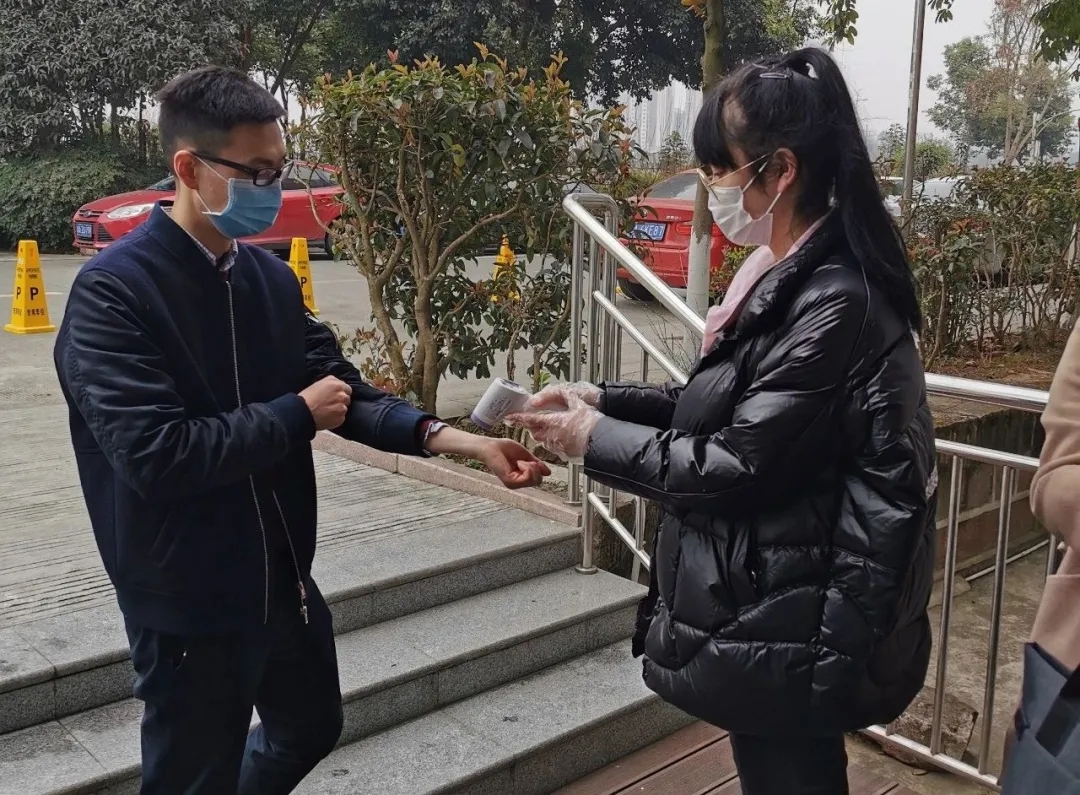 成都市人社局领导到我校检查督导疫情防控和开学准备工作