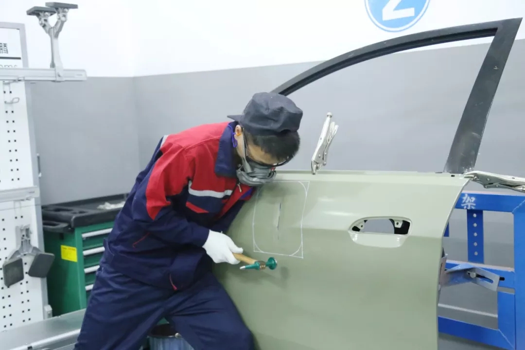 喜报|我院学生参加成都市第二届技工院校职业技能竞赛斩获一金一银一铜 喜报|我院学生参加成都市第二届技工院校职业技能竞赛斩获一金一银一铜