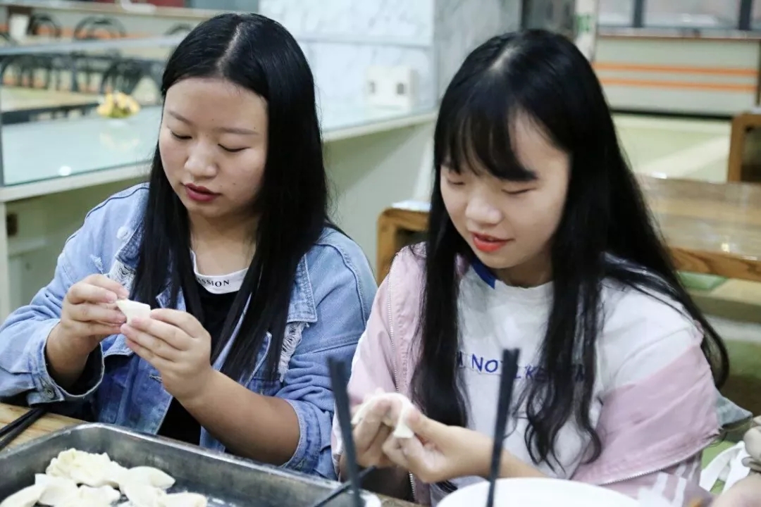情暖中秋，我们在技师包饺子！