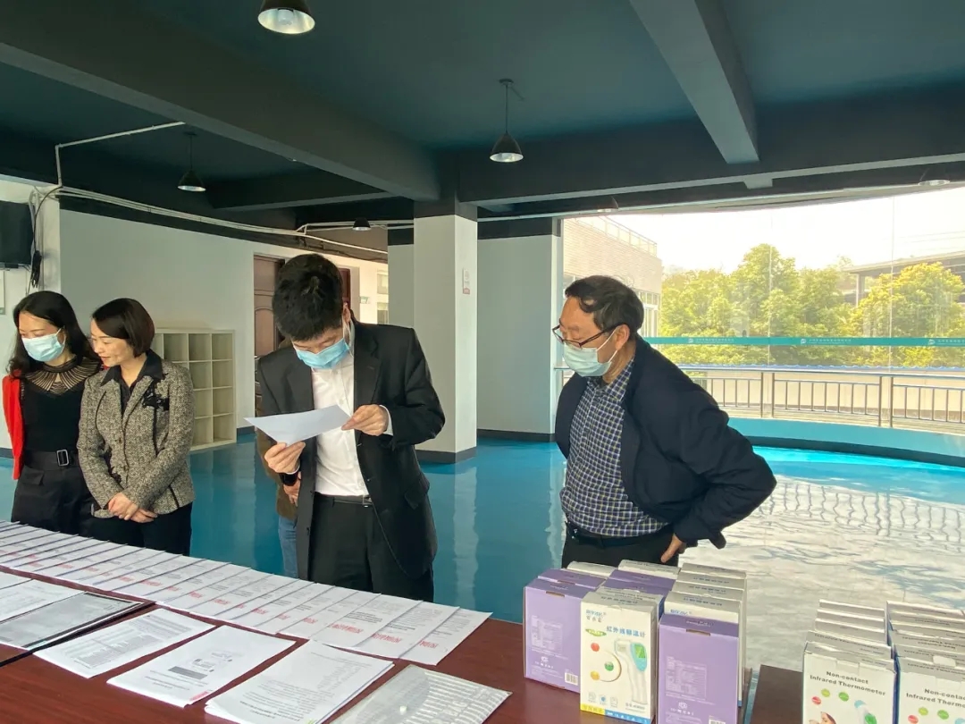 成都市人社局、龙泉驿区人社局领导来我校检查返校复学准备工作
